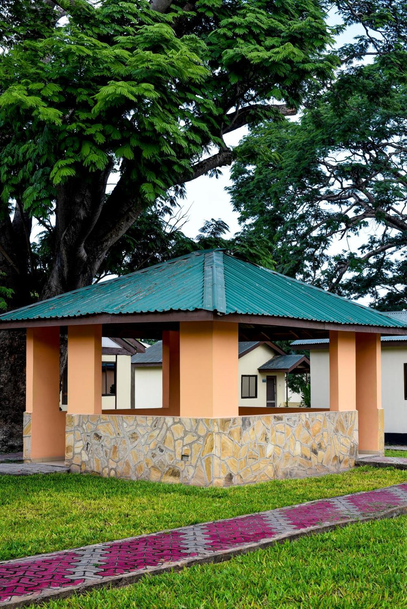 Mgulani Lodge Hotel Дар-эс-Саламе Экстерьер фото